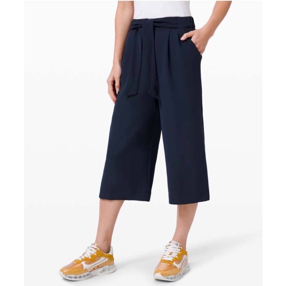 NWT Lululemon Noir Wide Leg Crop Pant Navy Blue size‎ 8